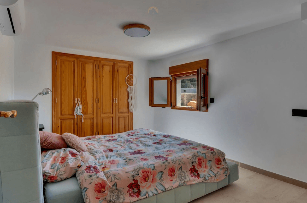 MEDITERRANE VILLA IN EXKLUSIVER LAGE VON JÁVEA – KOMPLETT RENOVIERT 2025