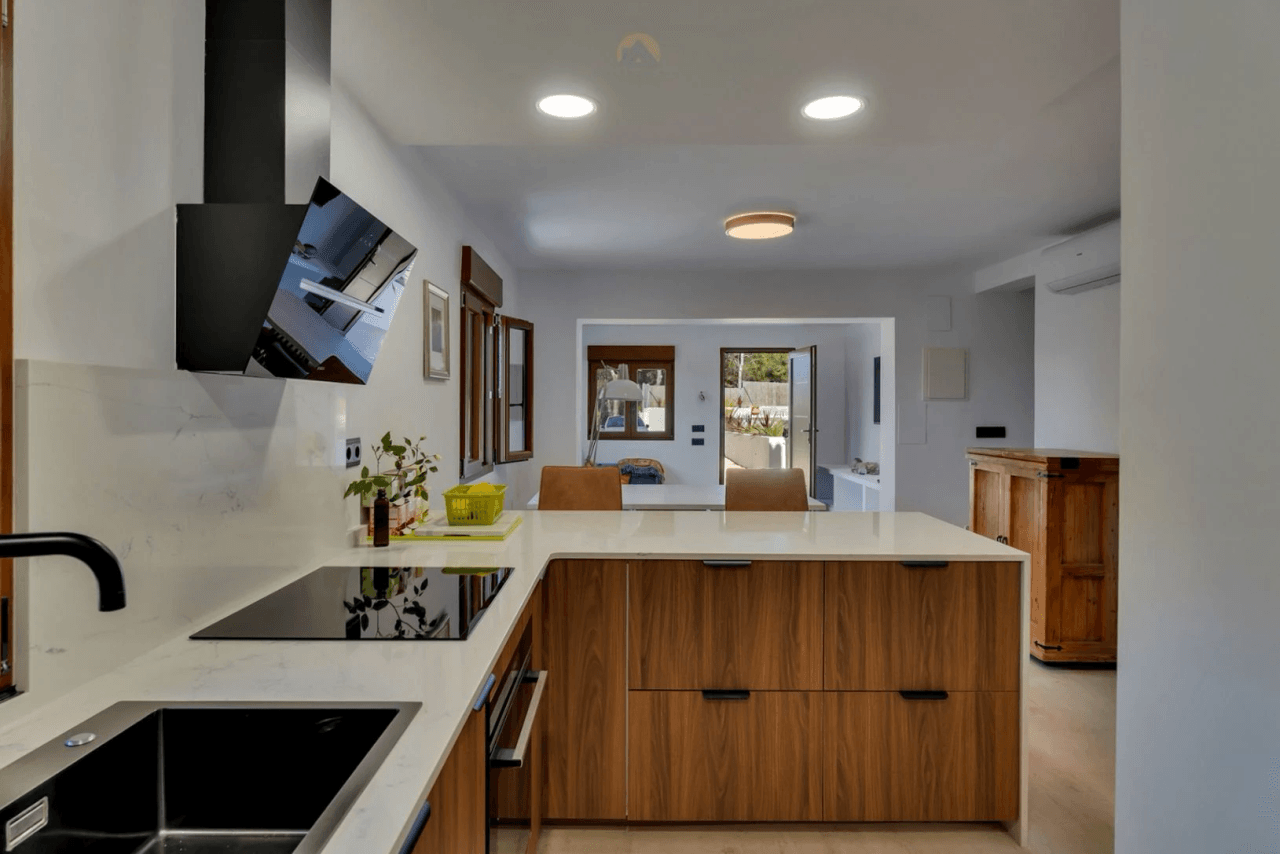 MEDITERRANE VILLA IN EXKLUSIVER LAGE VON JÁVEA – KOMPLETT RENOVIERT 2025
