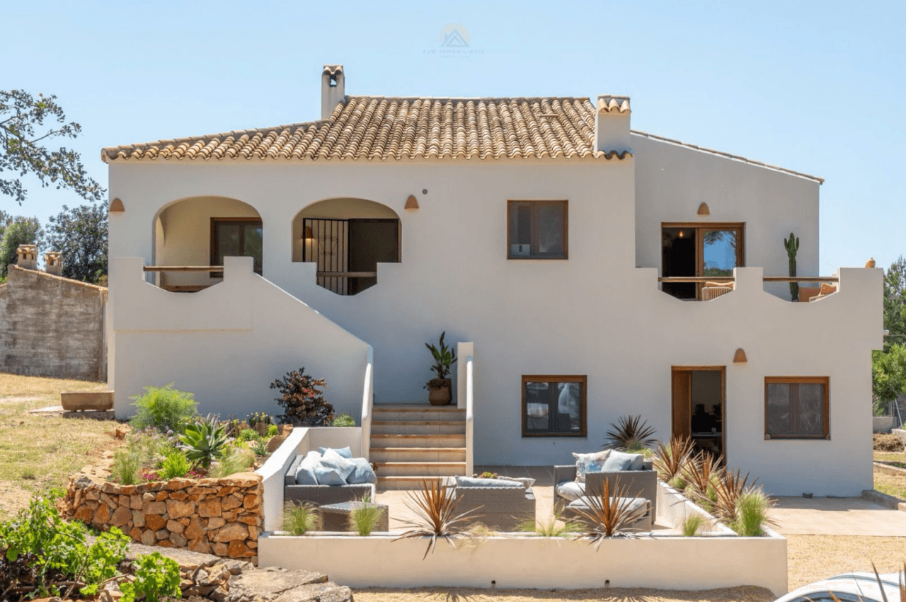 MEDITERRANE VILLA IN EXKLUSIVER LAGE VON JÁVEA – KOMPLETT RENOVIERT 2025