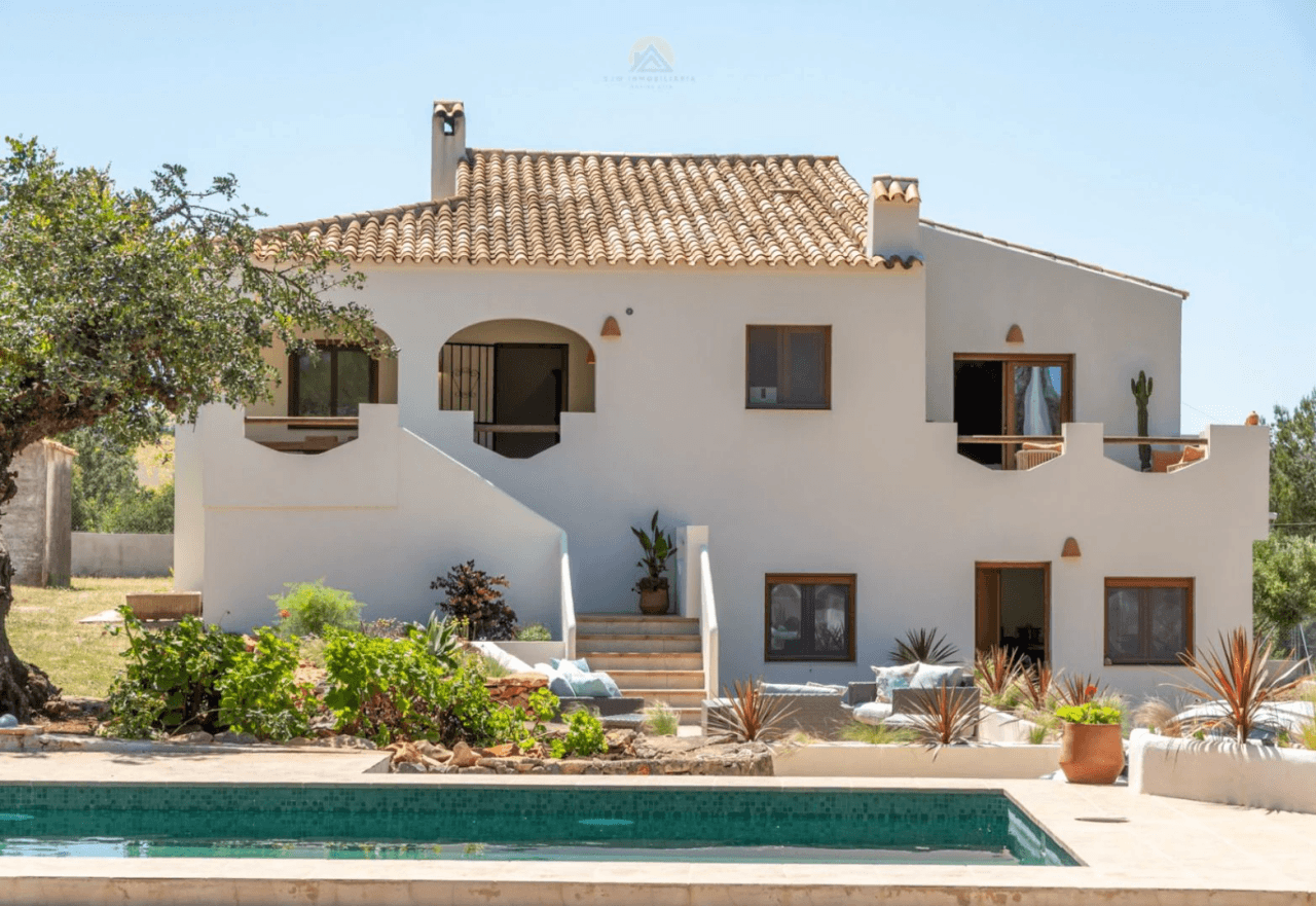MEDITERRANE VILLA IN EXKLUSIVER LAGE VON JÁVEA – KOMPLETT RENOVIERT 2025