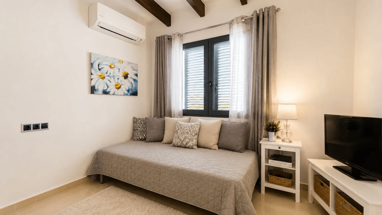 Moderne Villa im Ibiza-Stil mit unverbaubarem Meerblick – Ein Zuhause für höchste Ansprüche