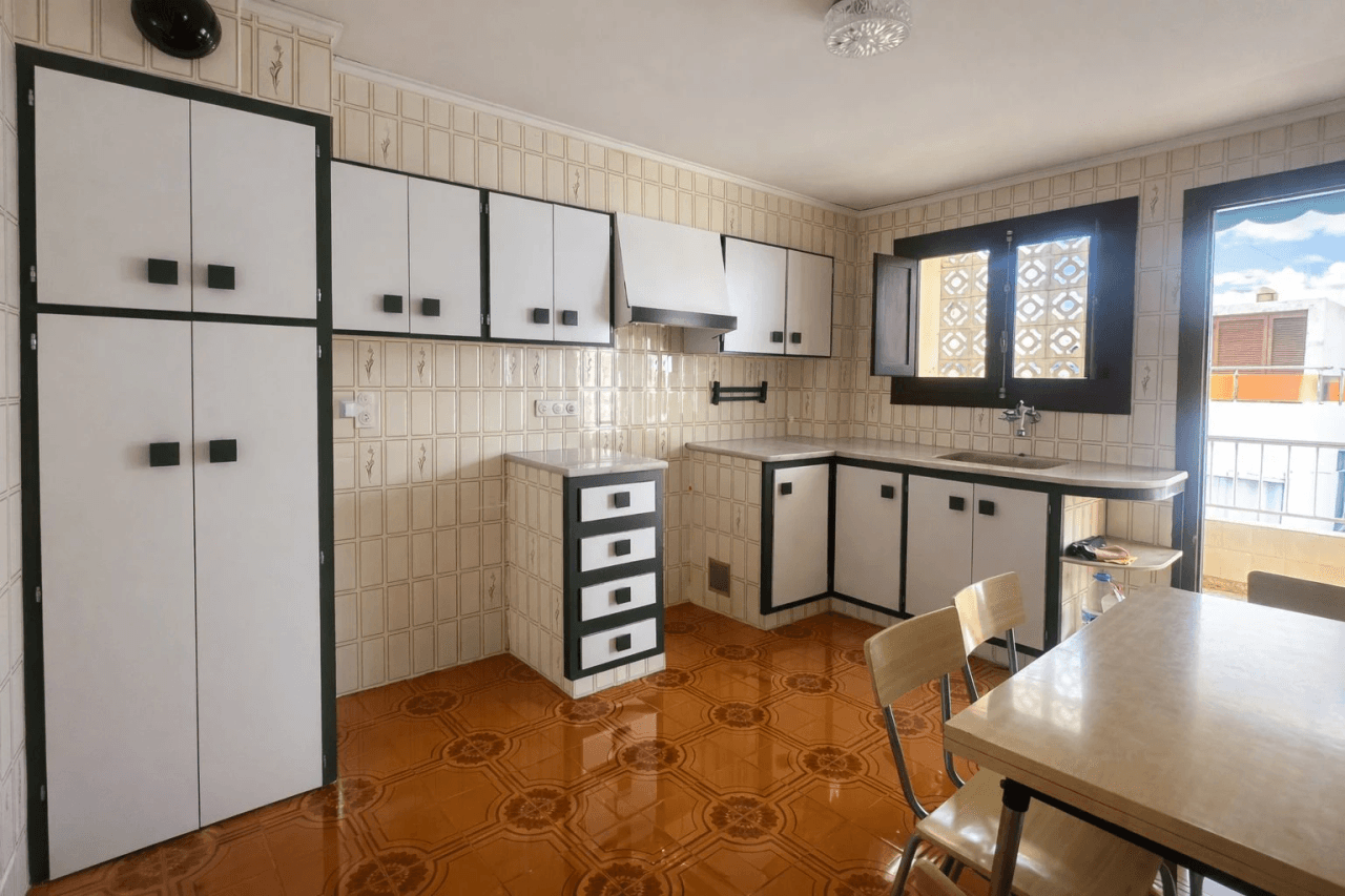 Strandnahe Wohnung mit zwei Sonnenterrassen und Garage in Oliva Playa