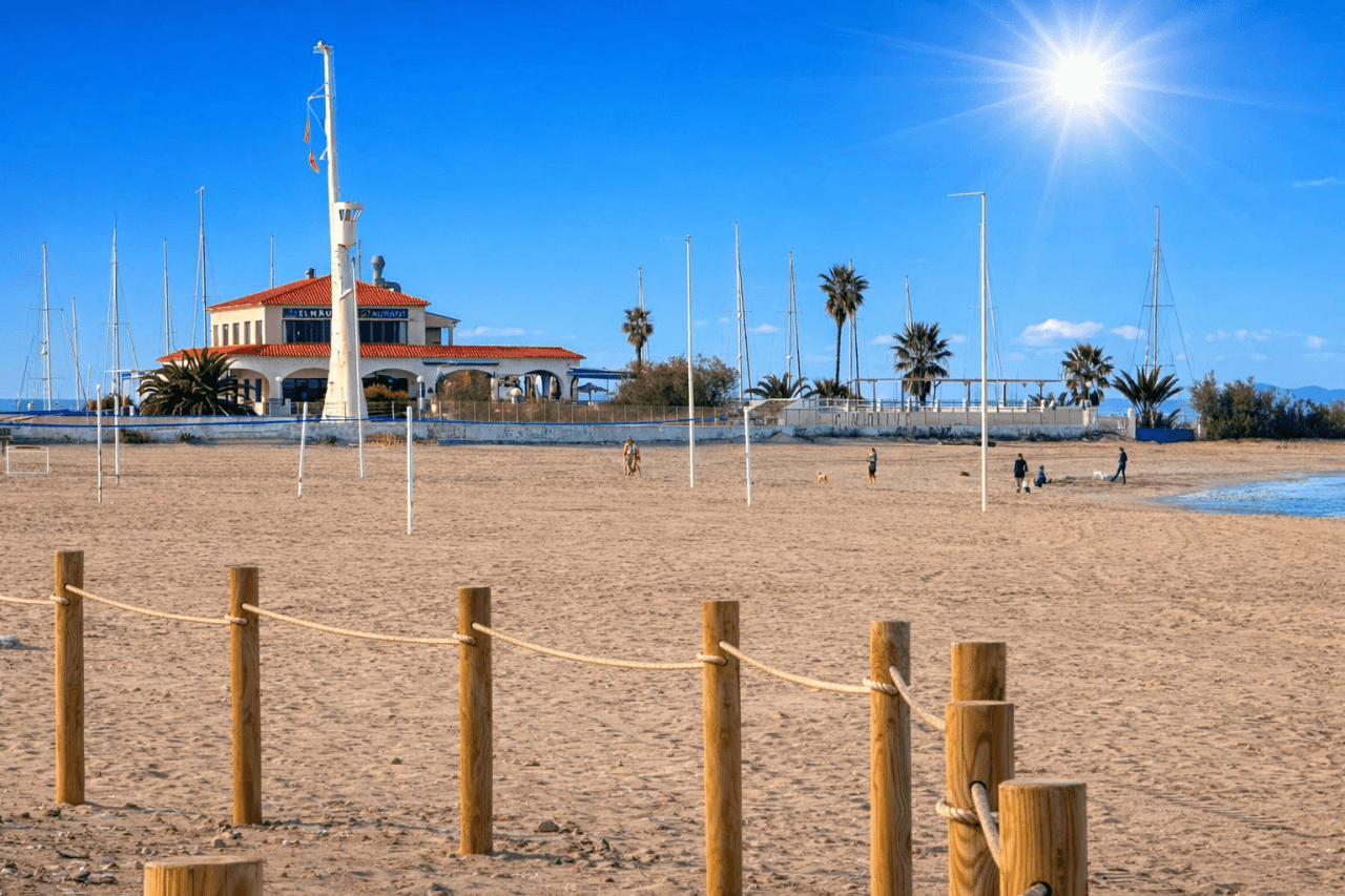 Strandnahe Wohnung mit zwei Sonnenterrassen und Garage in Oliva Playa