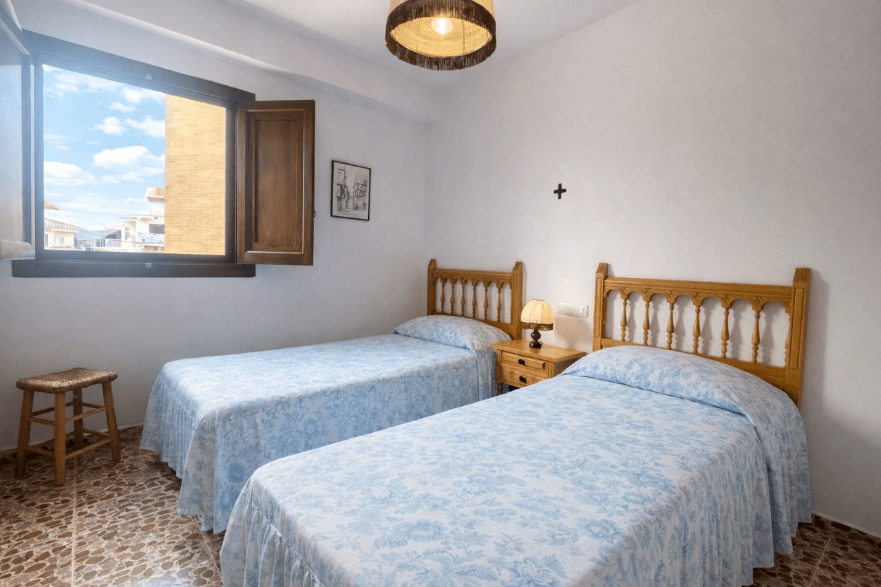 Strandnahe Wohnung mit zwei Sonnenterrassen und Garage in Oliva Playa
