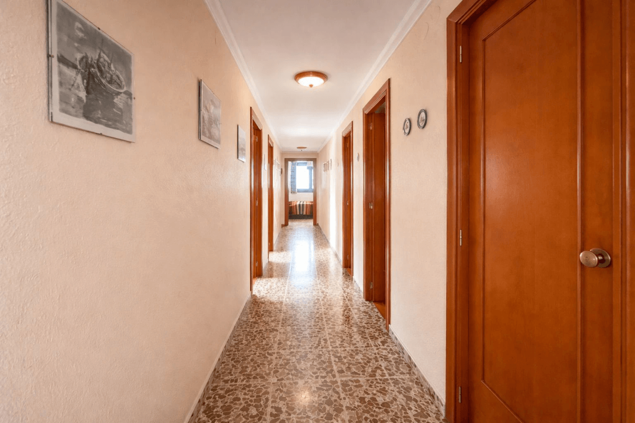 Strandnahe Wohnung mit zwei Sonnenterrassen und Garage in Oliva Playa
