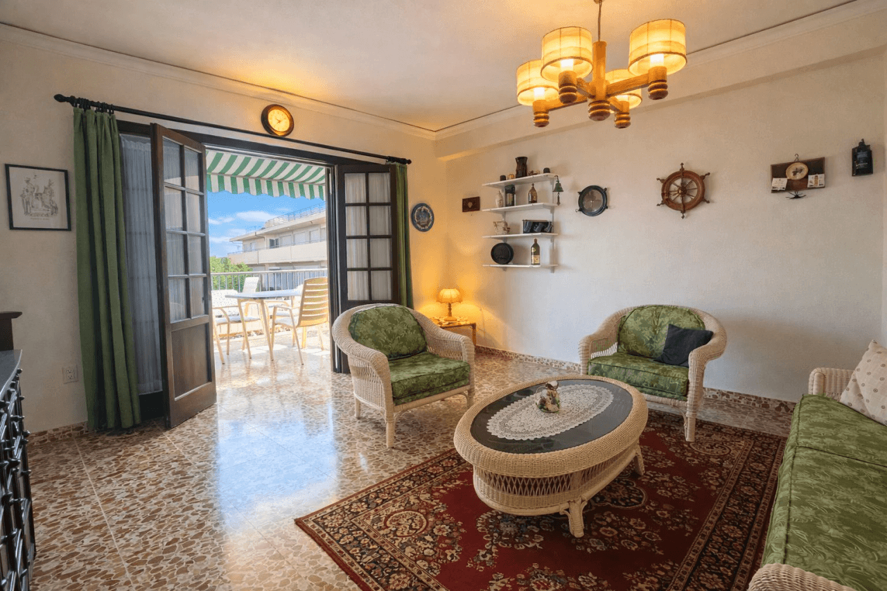 Strandnahe Wohnung mit zwei Sonnenterrassen und Garage in Oliva Playa
